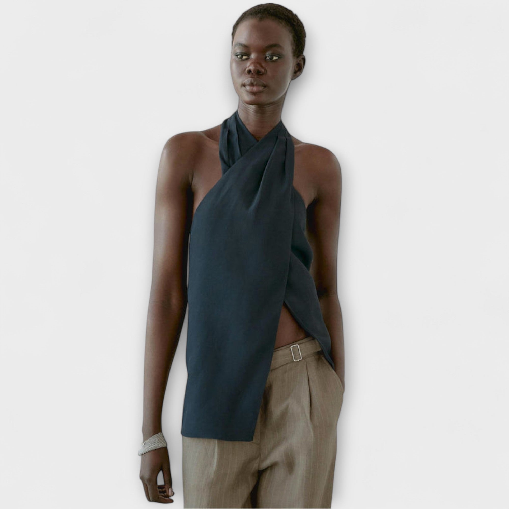 Hannah - Niebieski Top na Halter z Wycięciem na Plecach